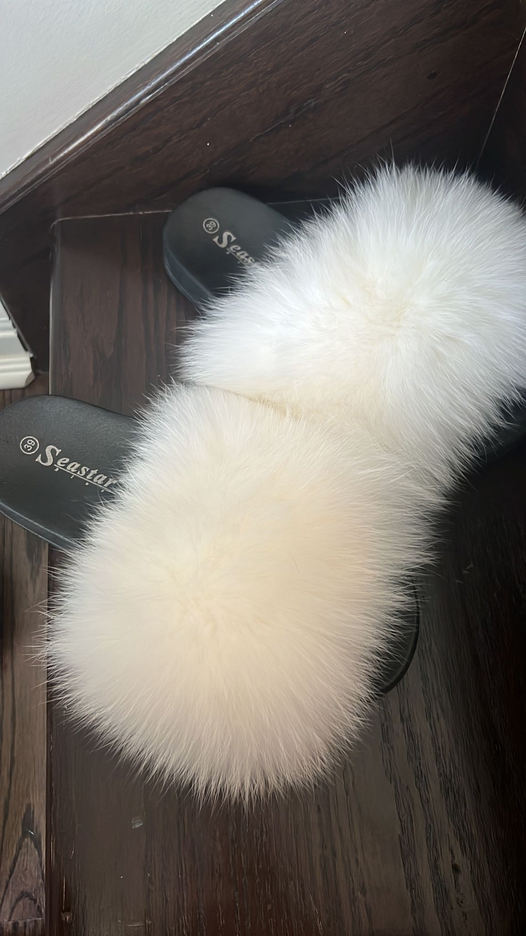 Fur Slippers, white / Šlepetės su lapės kailiu, balta