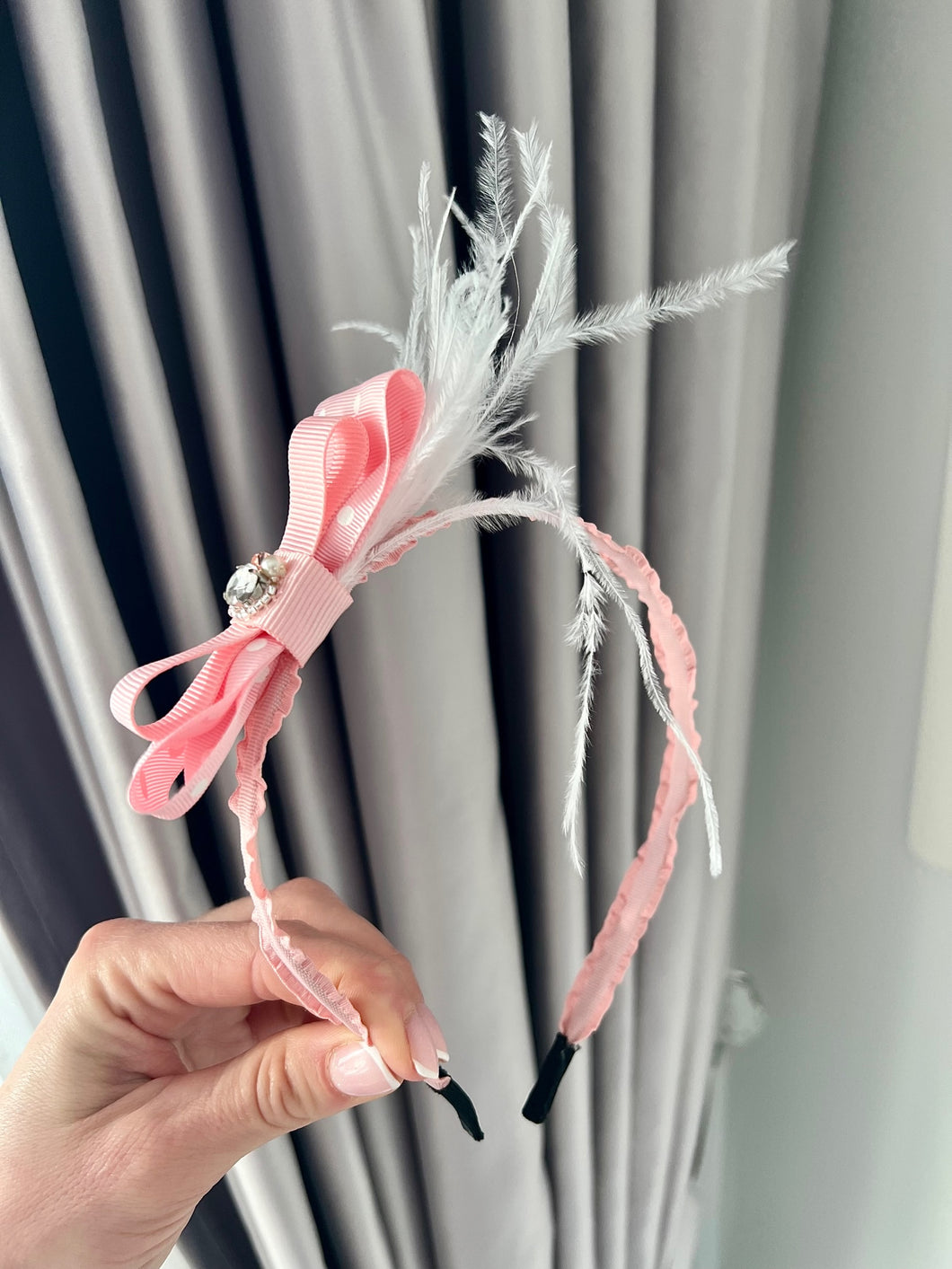 Pink girl headband with feathers // Lankelis, rožinis, mergaitiškas su plunksnomis