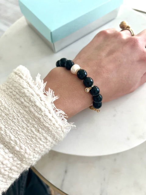 Black onyx & pearl bracelet //  Apyrankė su oniksu ir perlu