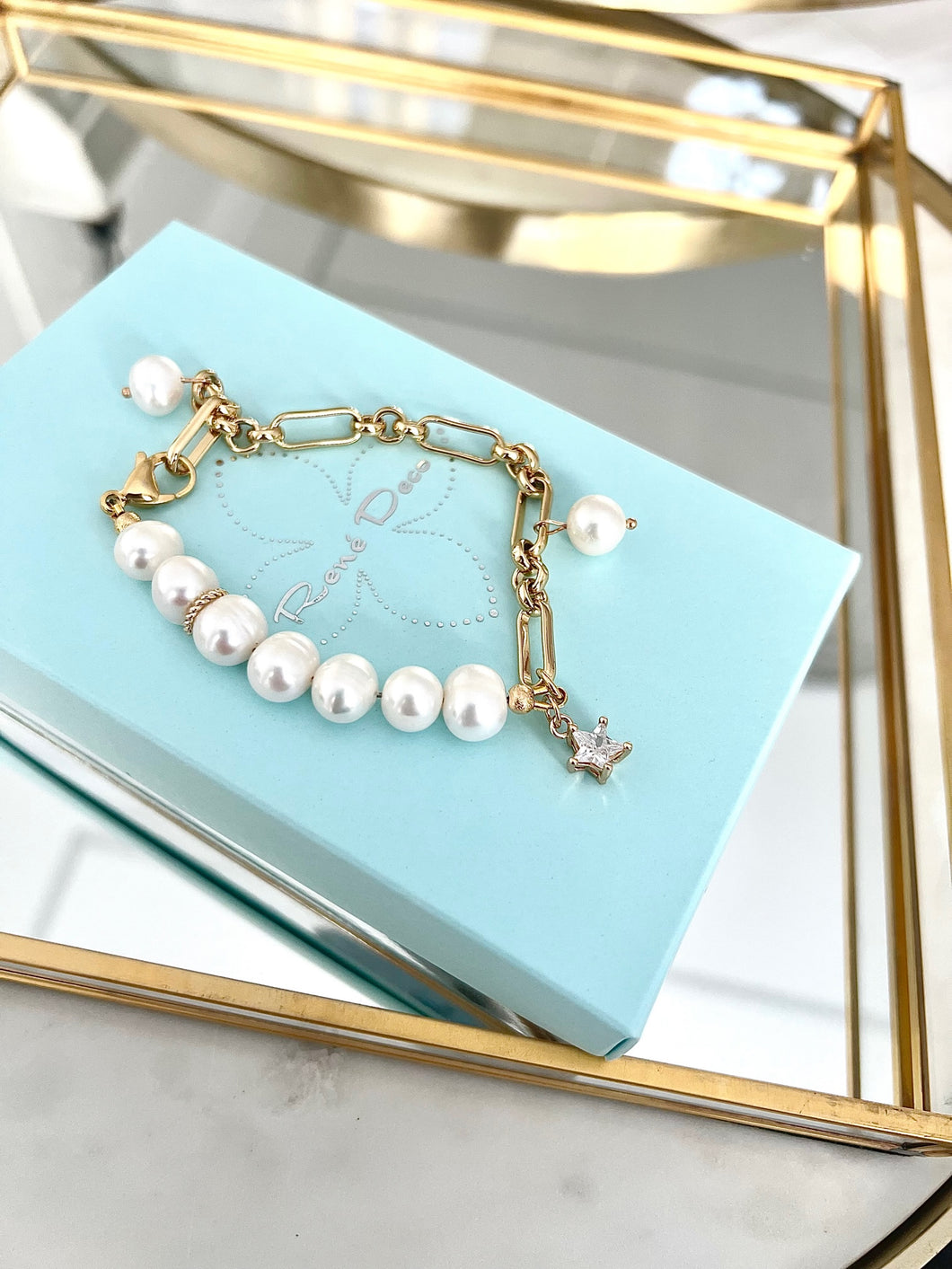 Chain bracelet with freshwater pearls //  Apyrankė-grandinėlė su gėlavandeniais perlais