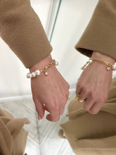 Load image into Gallery viewer, Chain bracelet with freshwater pearls //  Apyrankė-grandinėlė su gėlavandeniais perlais
