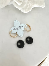 Load image into Gallery viewer, Ring earrings, onyx stone // Auskarai rinkės, onikso akmenys
