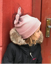 Load image into Gallery viewer, Girl beanie FASHIONISTA powder with a pink tulle / Kepurė FASHIONISTA su tuliu
