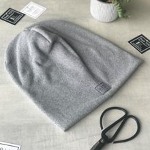 Load image into Gallery viewer, Mens light grey fall-winter beanie/Vyriška rudeninė-žiemine sviesiai pilka kepurė
