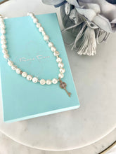 Load image into Gallery viewer, Pearl necklace - key  //  Perlų vėrinys – raktukas
