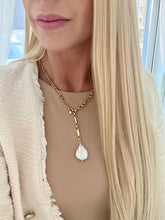 Load image into Gallery viewer, Chain necklace with baroque pearl  //  Vėrinys-grandinėlė su barokiniu perlu
