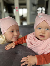 Load image into Gallery viewer, Kids thin stretchy cotton beanie UPSIDEDOWN - blush powder / Vaikiška plona kepurė UPSIDEDOWN - pudra
