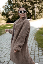 Load image into Gallery viewer, Teddy coat in camel colour size L
