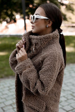 Load image into Gallery viewer, Teddy coat in camel colour size L
