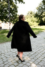 Load image into Gallery viewer, Teddy coat in black colour size M
