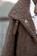 Load image into Gallery viewer, Teddy coat in camel colour size L
