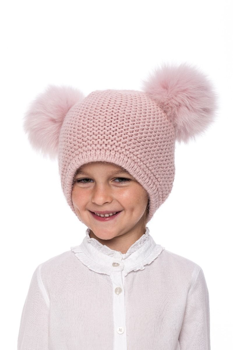 Knitted pink wool hat with pink fur pompoms // Megzta ruzavos spalvos vilnonė kepurė su kailiniais pomponais