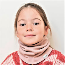 Load image into Gallery viewer, Kids snood scarf for spring, fall - Ash rose // Vaikiškas šalikas pavasariui, rudeniui - Uosinė rožė
